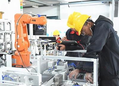 瞄準(zhǔn)機(jī)器換人核心技術(shù)，金職機(jī)電學(xué)子省賽折桂